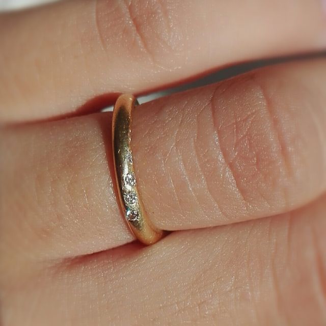 【agete(アガット)の口コミ】 主人と私はどちらかというと肌が色黒寄りなので、シルバーよりゴールドの…