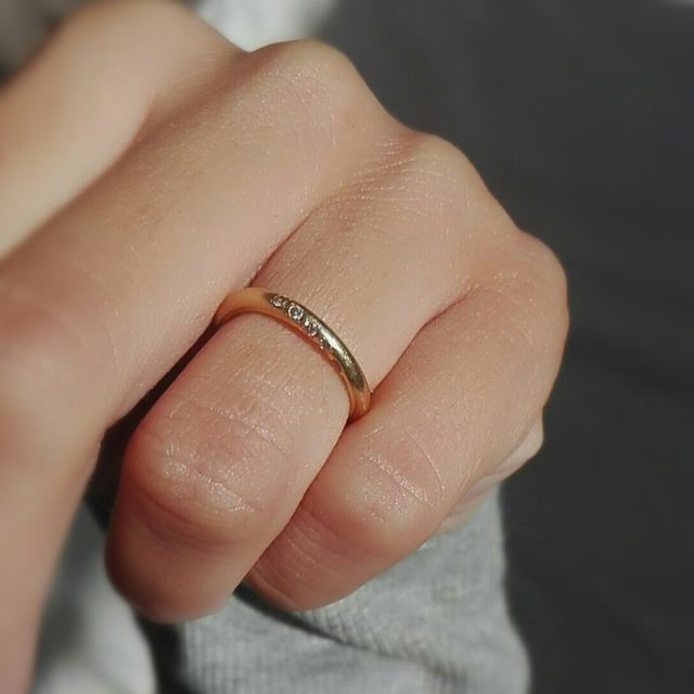 【agete(アガット)の口コミ】 主人と私はどちらかというと肌が色黒寄りなので、シルバーよりゴールドの…