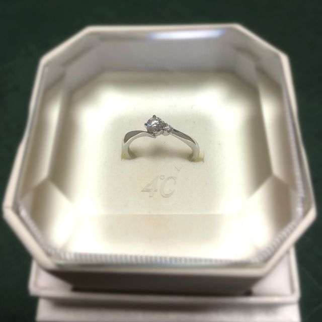 【4℃ BRIDAL(ヨンドシーブライダル)の口コミ】 当初は指輪の下見のつもりだったのですが、こちらのデザインに一目惚れし…