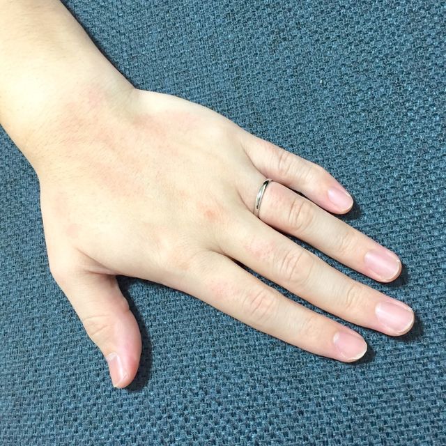 【insembre(インセンブレ)の口コミ】 試着した際の指輪の軽さが良いと感じ、数ある中で一番しっくりきた指輪だ…