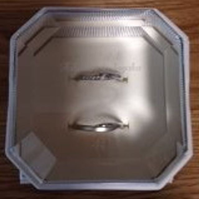 【4℃ BRIDAL(ヨンドシーブライダル)の口コミ】 シンプルだけれども少しデザイン性があるものが欲しいと思っていました。
…