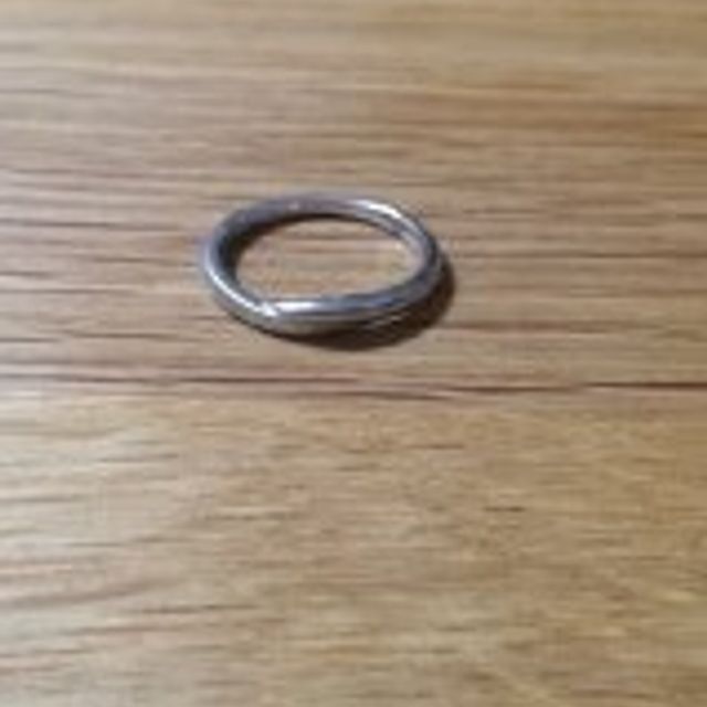 【4℃ BRIDAL(ヨンドシーブライダル)の口コミ】 シンプルだけれども少しデザイン性があるものが欲しいと思っていました。
…