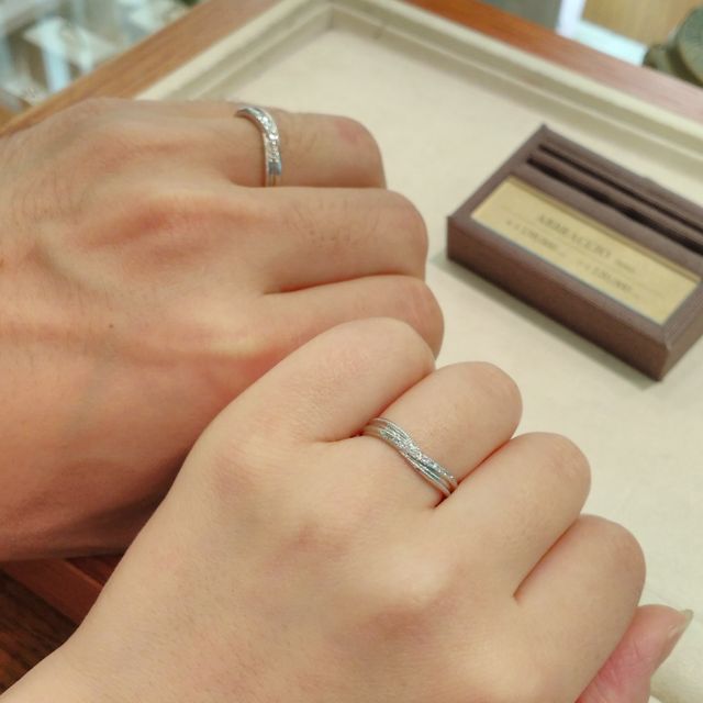 【アネリディギンザ(ANELLI DI GINZA)の口コミ】 シンプルながらも動きのあるデザインで、ダイヤも綺麗に配置されていまし…