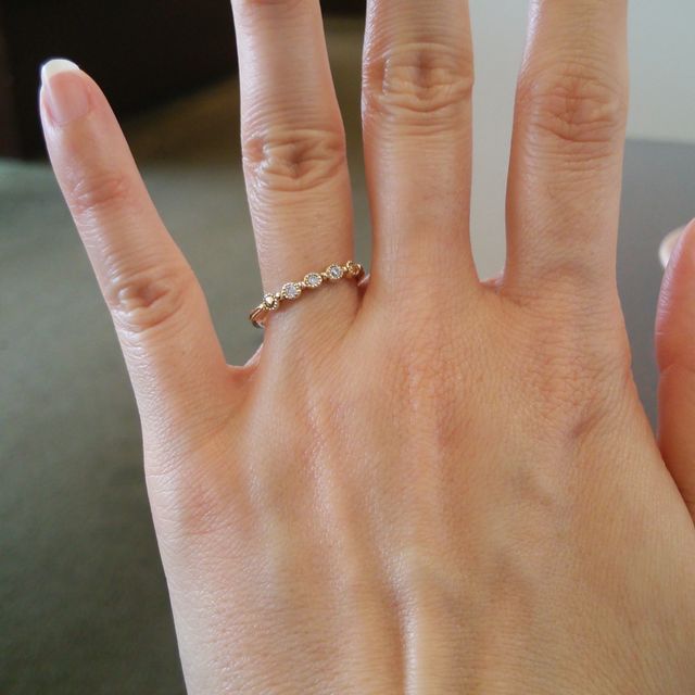 【JEWELRY  KAMATA(ジュエリーかまた)の口コミ】 凝ったデザインでとても存在感を感じますが、細身なので主張しずぎず、つ…