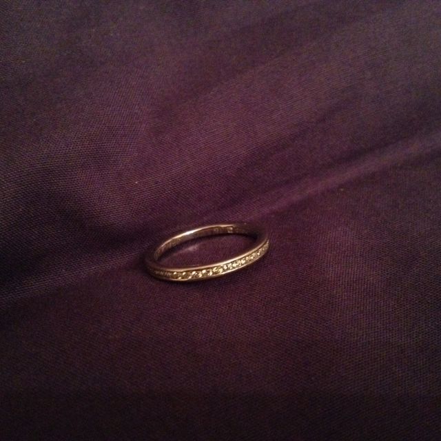 【ROYAL ASSCHER(ロイヤル・アッシャー)の口コミ】 婚約指輪をダイヤではない誕生石のものにしたので、結婚指輪はダイヤのつ…