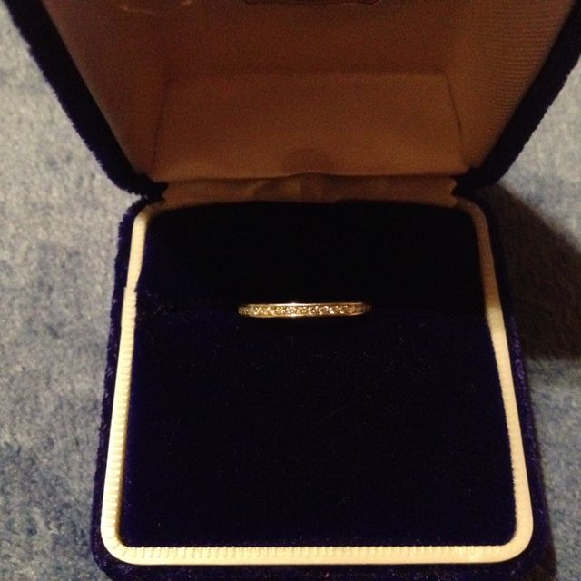 【ROYAL ASSCHER(ロイヤル・アッシャー)の口コミ】 婚約指輪をダイヤではない誕生石のものにしたので、結婚指輪はダイヤのつ…