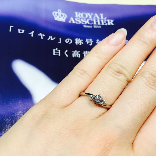 【ROYAL ASSCHER(ロイヤル・アッシャー)の口コミ】 いつもつけている指輪ではないからこそ、特別なときにつけて素敵だと思え…