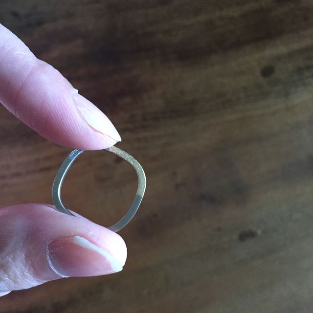 【mina.jewelry(ミナジュエリー)の口コミ】 マルシカクや、シカクや八角など、様々な形のデザインがあり、指輪は丸い…