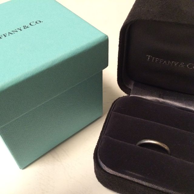 【ティファニー(Tiffany & Co.)の口コミ】 プラチナのプレーンな指輪が欲しかったのでこれを選びました。もう少し細…