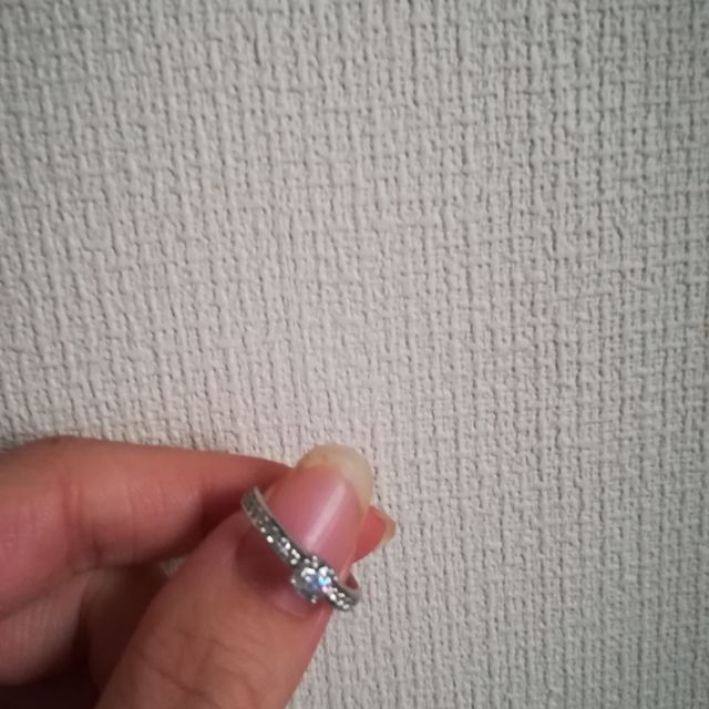 【ENUOVE(イノーヴェ)の口コミ】 ゼクシィを結婚前からみて、指輪のページは気に入ったものには付箋を貼っ…