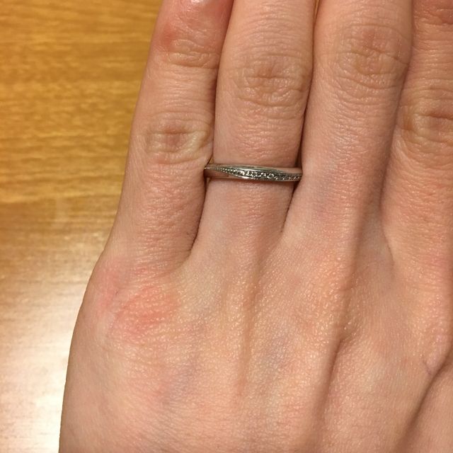 【エクセルコダイヤモンド(EXELCO DIAMOND)の口コミ】 婚約指輪なしなので、ダイヤ入りのものがどうしても欲しくて、でも仕事柄…