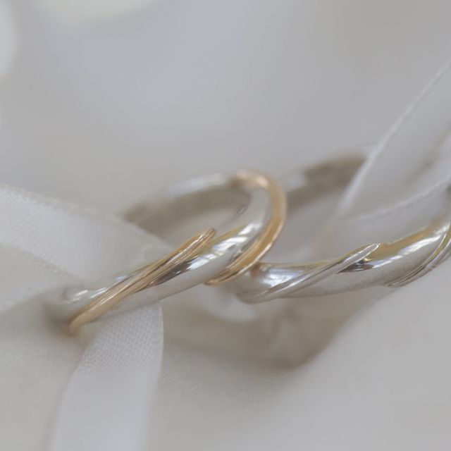 【アイプリモ(I-PRIMO)の口コミ】 デザインが、ウェーブのかかっているもの女性用指輪に、ゴールドば入って…