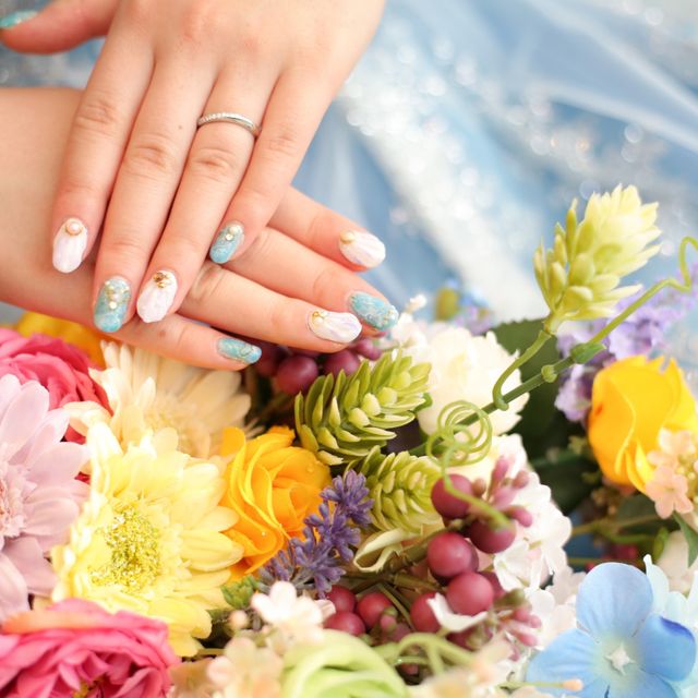 【4℃ BRIDAL(ヨンドシーブライダル)の口コミ】 指輪は指が細く綺麗にみえる斜め型に決めていました。いろいろなブランド…