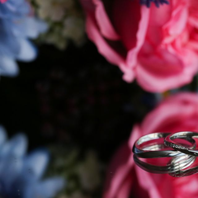 【4℃ BRIDAL(ヨンドシーブライダル)の口コミ】 指輪は指が細く綺麗にみえる斜め型に決めていました。いろいろなブランド…