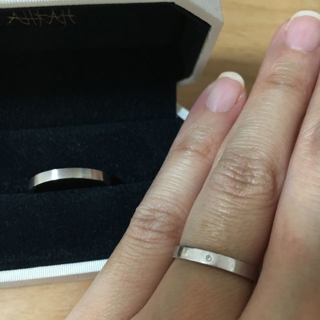 【AHKAH(アーカー)の口コミ】 付けっ放しになると思ったので、生活に支障のでないように、ダイヤや装飾…