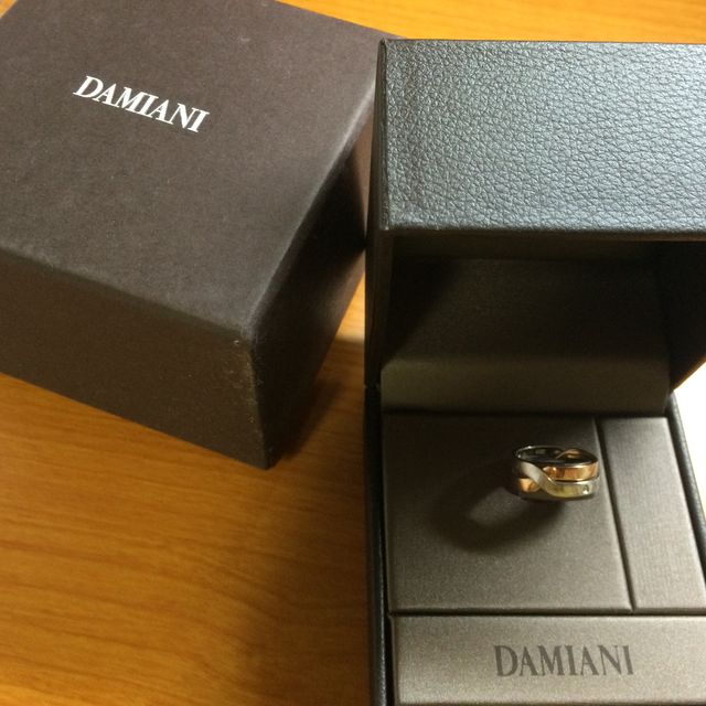 【DAMIANI(ダミアーニ)の口コミ】 イタリアンジュエリーらしい少し奇抜なデザインながら、結婚指輪としても…