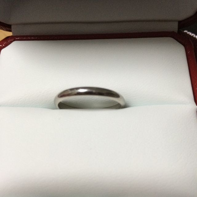 【カルティエ(Cartier)の口コミ】 プラチナリングを探していたので、婚約指輪と同じブランドのカルティエで…