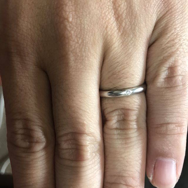 【ティファニー(Tiffany & Co.)の口コミ】 シンプルなデザインの中にも高級感を感じたところ。男性用はダイヤを入れ…