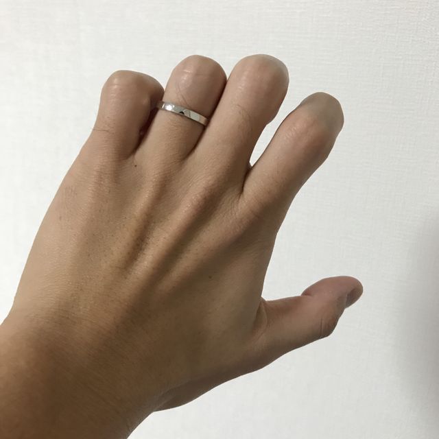 【俄(にわか)の口コミ】 シンプルで派手すぎないところが気に入りました。普段アクセサリーはつけ…