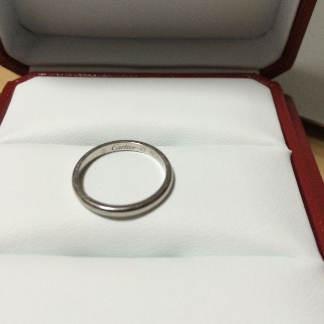 【カルティエ(Cartier)の口コミ】 プラチナのシンプルな指輪を探していて、婚約指輪もカルティエなので揃え…