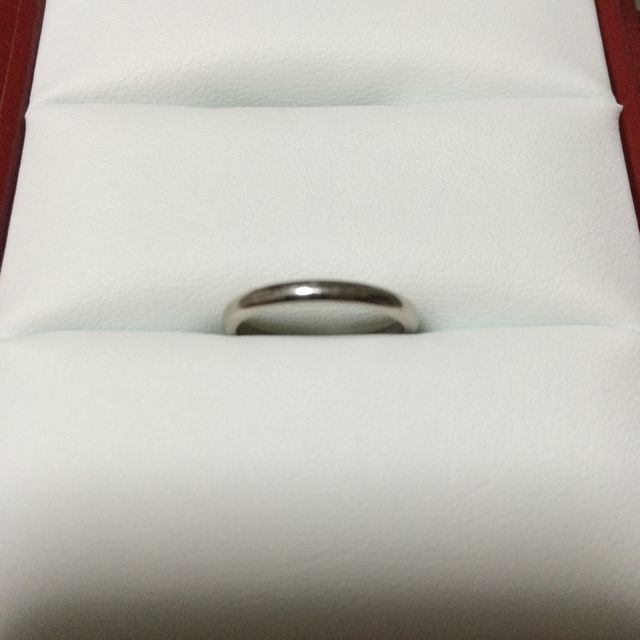 【カルティエ(Cartier)の口コミ】 プラチナのシンプルな指輪を探していて、婚約指輪もカルティエなので揃え…