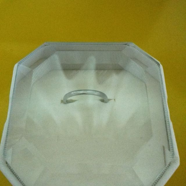 【4℃ BRIDAL(ヨンドシーブライダル)の口コミ】 希少価値の高い純度99％のプラチナであることと、装飾が無くシンプルなデ…