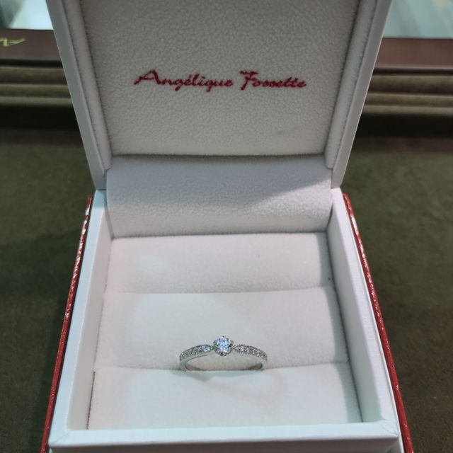 【アンジェリックフォセッテ(Angelique Fossette)の口コミ】 ダイヤモンドの品質にもこだわったのでより綺麗に目立つもの、また普段使…