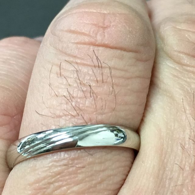 【PILOT BRIDAL(パイロットブライダル)の口コミ】 つけ易さが第一です。表面だけでなく，指に当たる側の角もまるく取られて…