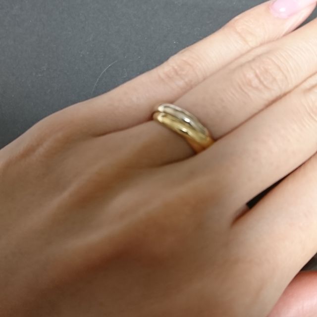 【カルティエ(Cartier)の口コミ】 三種類のゴールドの指輪が絶妙に絡んだデザイン。くるくると回しながらつ…