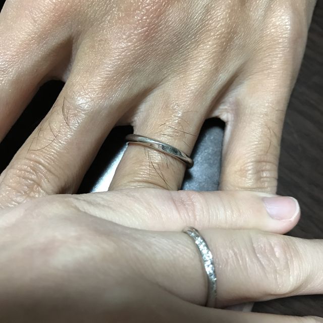 【HOSHI no SUNA 星の砂(ほしのすな)の口コミ】 指が細いため、細めのリングを探していました。
ダイヤモンドが埋め込まれ…