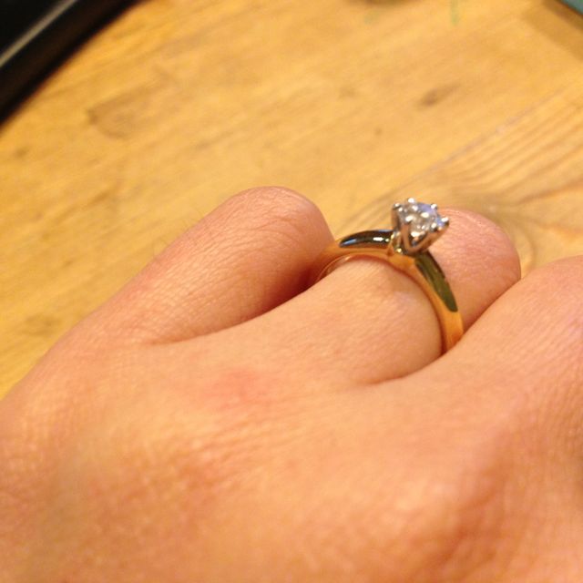 【ティファニー(Tiffany & Co.)の口コミ】 ダイヤの質がとても高いということが決め手になりました。
いかにもティフ…