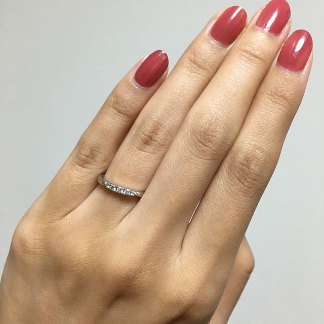 【4℃ BRIDAL(ヨンドシーブライダル)の口コミ】 ストレートなラインであること、ダイヤモンドが5つ付いていること、婚約指…