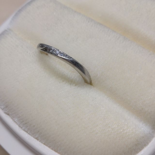 【俄(にわか)の口コミ】 結婚指輪は普段から身に付けようと思っていたのであまり派手ではなくシン…