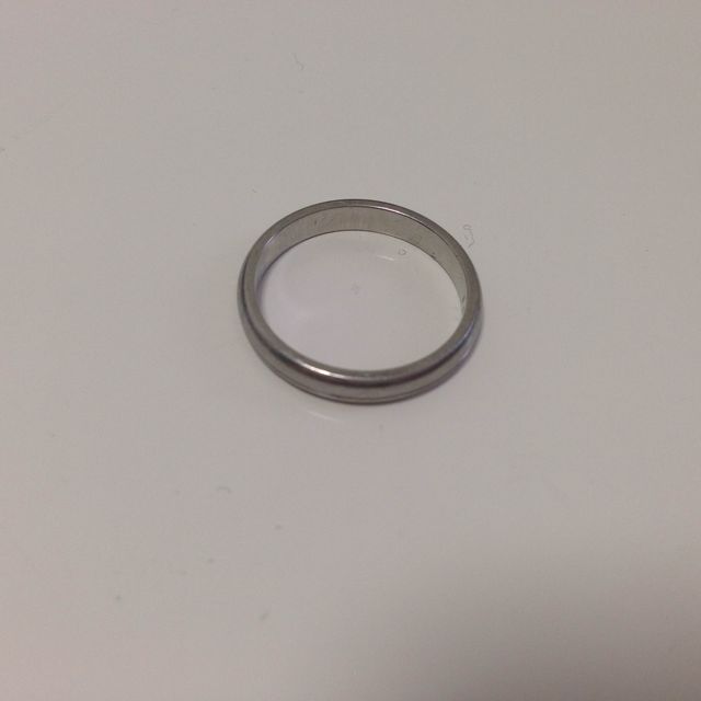 【アイプリモ(I-PRIMO)の口コミ】 シンプルな中にも中央のラインから上下で質感が異なっているところがオシ…