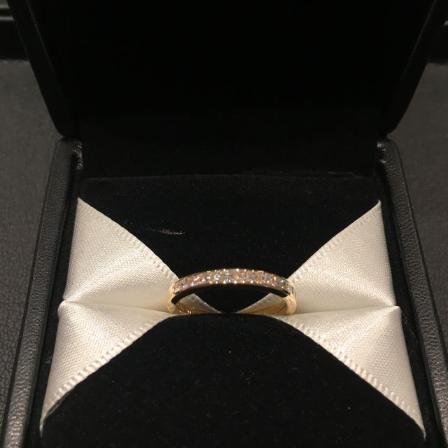 【エクセルコダイヤモンド(EXELCO DIAMOND)の口コミ】 デザイン、他に無いダイヤモンドのカッティング。あえてプラチナでは無く…