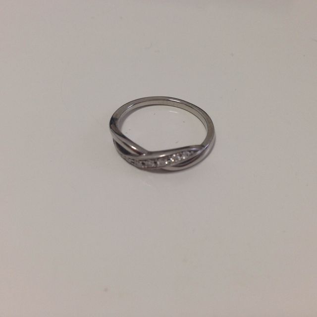 【4℃ BRIDAL(ヨンドシーブライダル)の口コミ】 引っかかりのある指輪は好みではなかったので、段差があまり多くないもの…