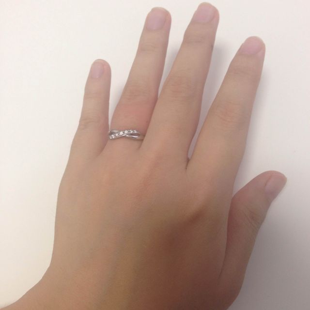 【4℃ BRIDAL(ヨンドシーブライダル)の口コミ】 引っかかりのある指輪は好みではなかったので、段差があまり多くないもの…