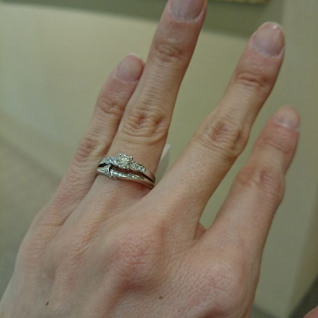 【俄(にわか)の口コミ】 名前のとおり可憐で気品あるデザインに惹かれました。メレダイヤ部分が花…