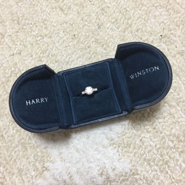 【ハリー・ウィンストン(Harry Winston)の口コミ】 婚約指輪は絶対ハリーがいいって思ってました。実際、ダイヤの輝きがすご…