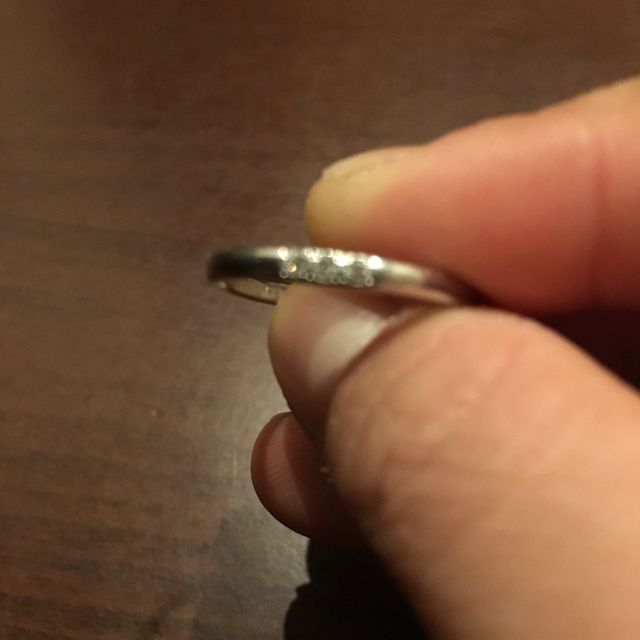 【canal4℃(カナルヨンドシー)の口コミ】 最初は主人と同じくシンプルな指輪にしようと思っていたのですが、お店の…