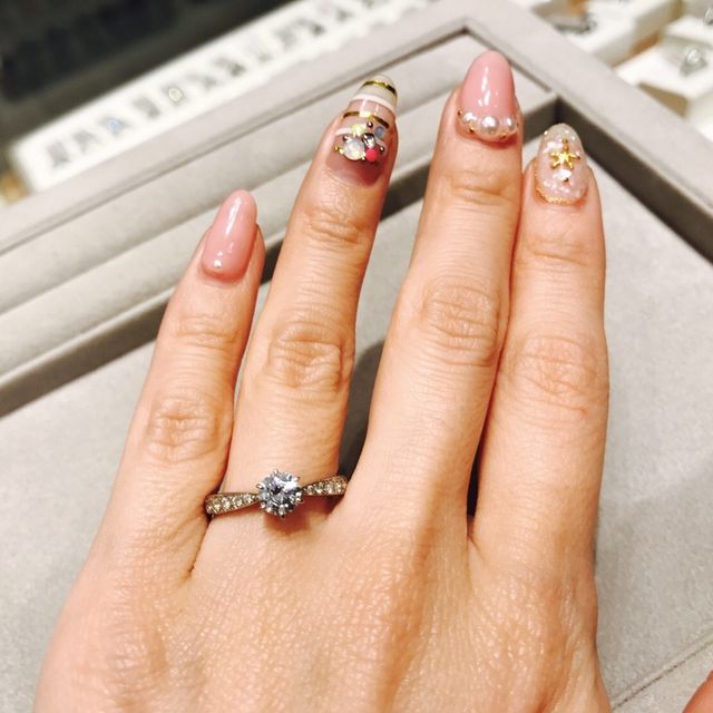 【WATANABE / 卸商社直営　渡辺の口コミ】 メレダイヤを付けると、中心のダイヤが目立たないかなと悩んでいたのです…