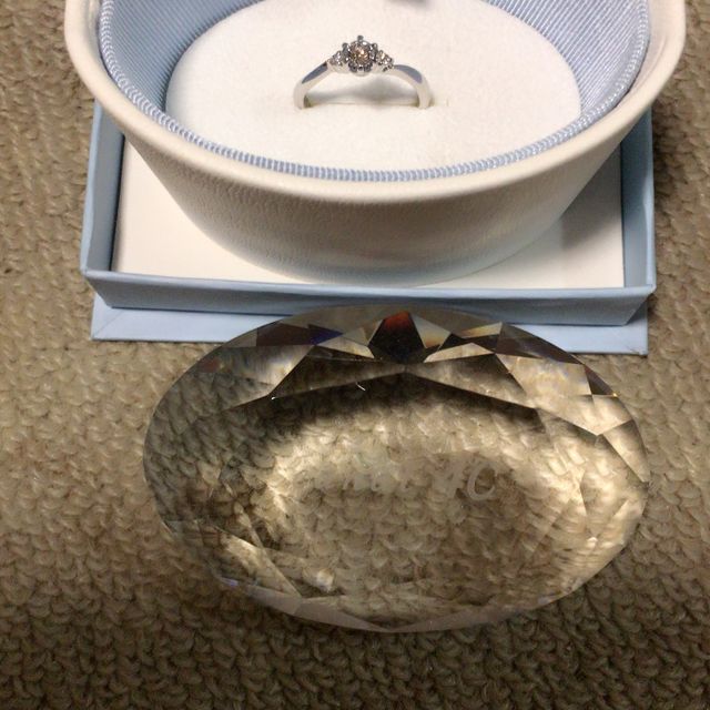 【canal4℃(カナルヨンドシー)の口コミ】 ３つの指輪で悩んでいたのですが
はめてみると、この指輪が
一番自分の指…