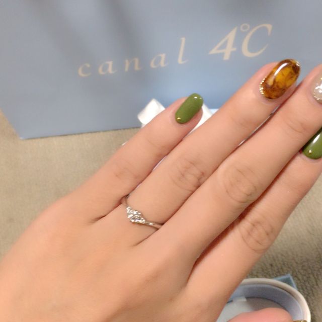 【canal4℃(カナルヨンドシー)の口コミ】 ３つの指輪で悩んでいたのですが
はめてみると、この指輪が
一番自分の指…