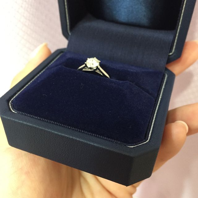 【銀座ダイヤモンドシライシの口コミ】 婚約指輪は自分で選びました。初めは某有名ブランドしか眼中にありません…