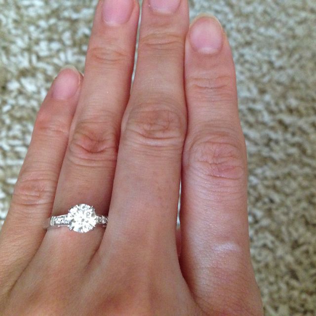 【ハリー・ウィンストン(Harry Winston)の口コミ】 当時ハリーウィンストンの指輪は芸能人やセレブの方々が婚約、結婚指輪に…