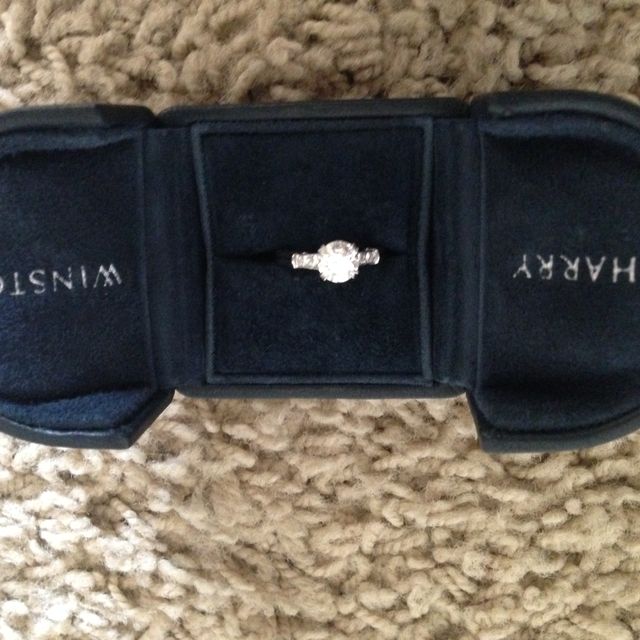 【ハリー・ウィンストン(Harry Winston)の口コミ】 当時ハリーウィンストンの指輪は芸能人やセレブの方々が婚約、結婚指輪に…