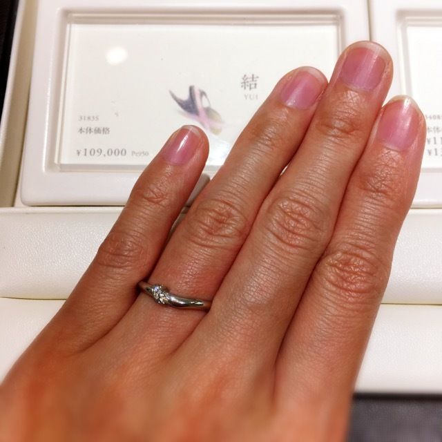 【俄(にわか)の口コミ】 他では見ないデザインに惹かれました。シンプルながらもワンポイントのア…