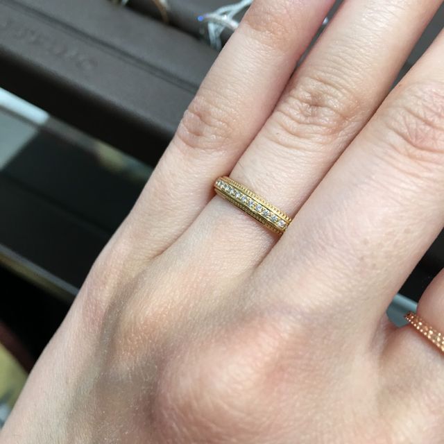 【アイプリモ(I-PRIMO)の口コミ】 ミル打ちのデザインで結婚指輪を探しており、店員さんにこちらを勧められ…