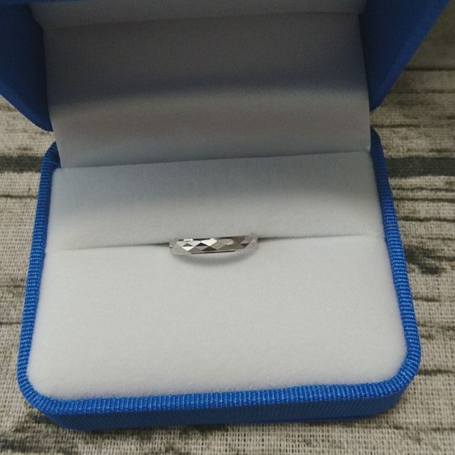 【GALA JEWELRY(ガラジュエリー)の口コミ】 あと2件ほど悩んでいましたが、こちらの接客が良かったのと、何よりも安か…