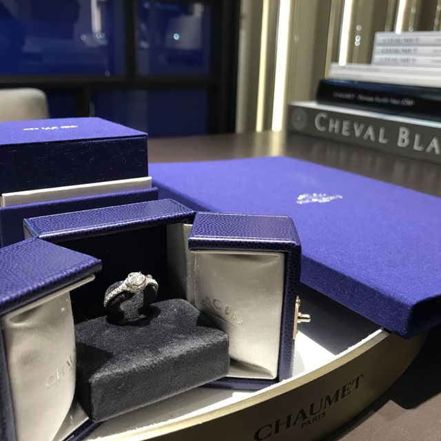 【ショーメ(CHAUMET)の口コミ】 ネットで探したときに、華やかでお花のようにも見えるデザインに一目惚れ…